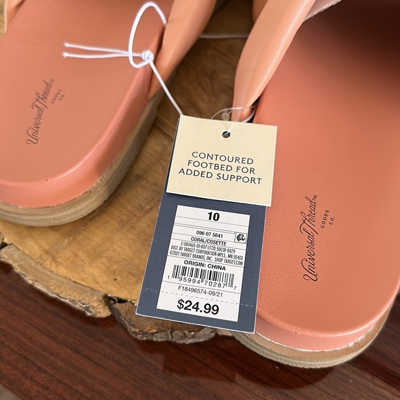 Universal Thread *NWT* Women’s Cosette Sandals in Coral - Picture 10 of 10